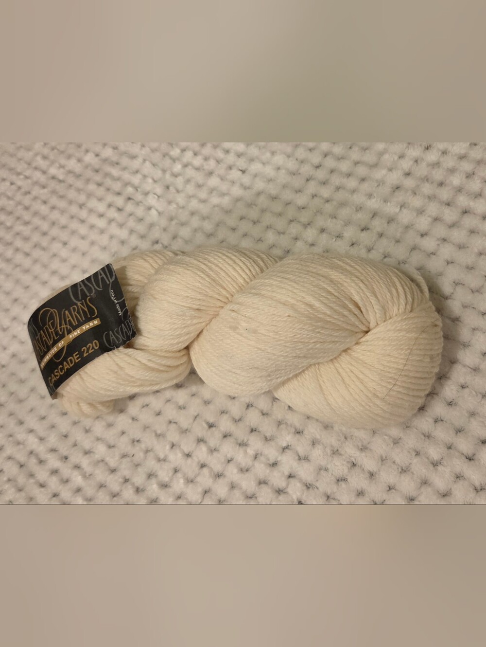 CASCADE 220 , 100% PERUVIAN HIGHLAND WOOL KNITTING YARN. 220 Yds